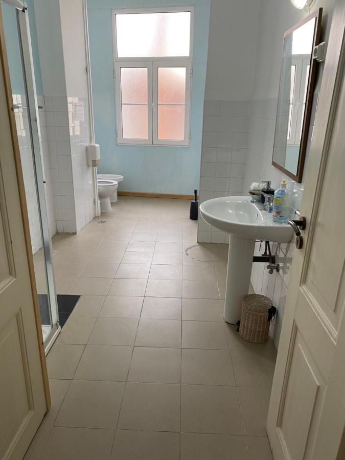 Relax Chiado 3 - Cute Little Double With Shared Bathroom Gæstehus *